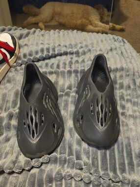 Yeezy Foam Runners  in Black - Slip-On Vented Foam